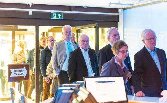 The Minister of Foreign Affairs, Ine Marie Eriksen Søreide, surrounded by the Fram Museum's chairman Olav Orheim (left) and director Geir O. Kløver (right)