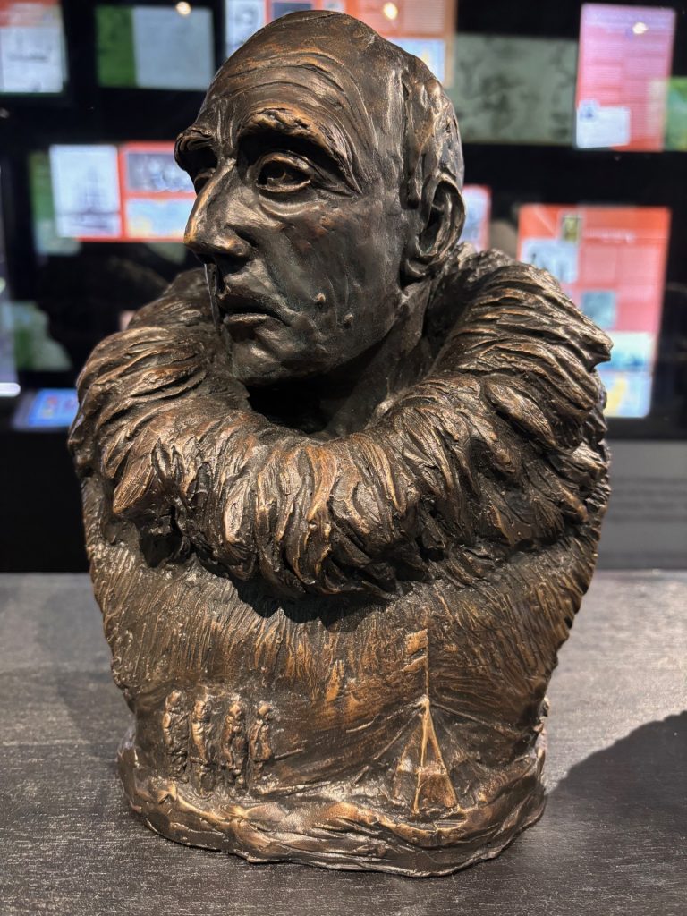Amundsen Bust 10 inch w/storyline Bronze