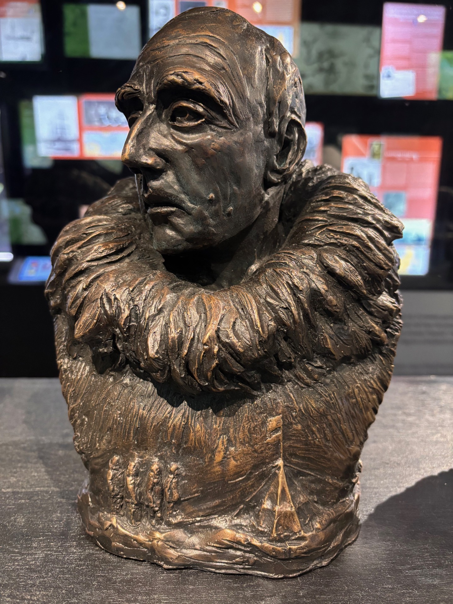 Amundsen Bust 10 inch w/storyline Bronze